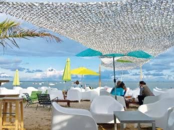 Terrasse sur la plage