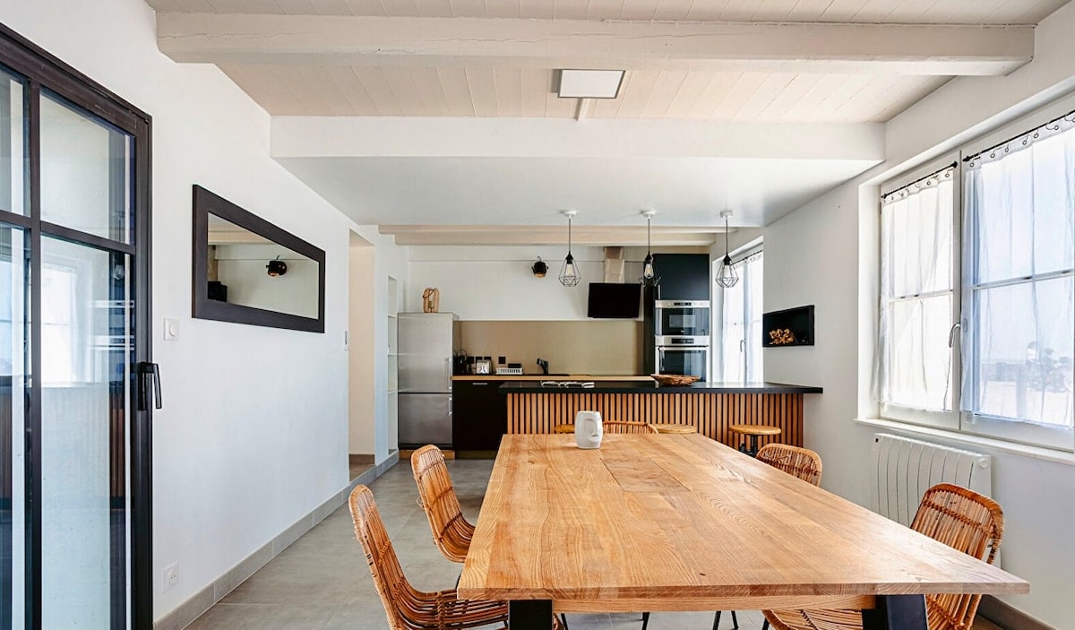 Espace repas de Villa Raie Manta