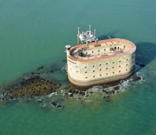 Fort Boyard vu du ciel entre les îles