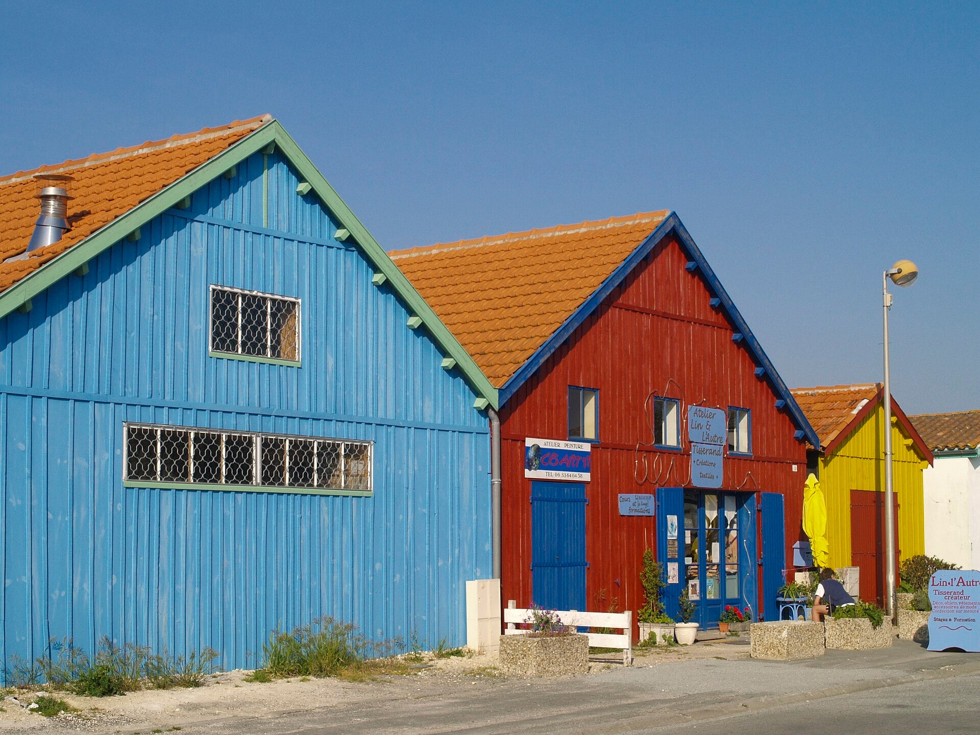 Anciennes cabanes ostréicoles devenues ateliers de créateurs