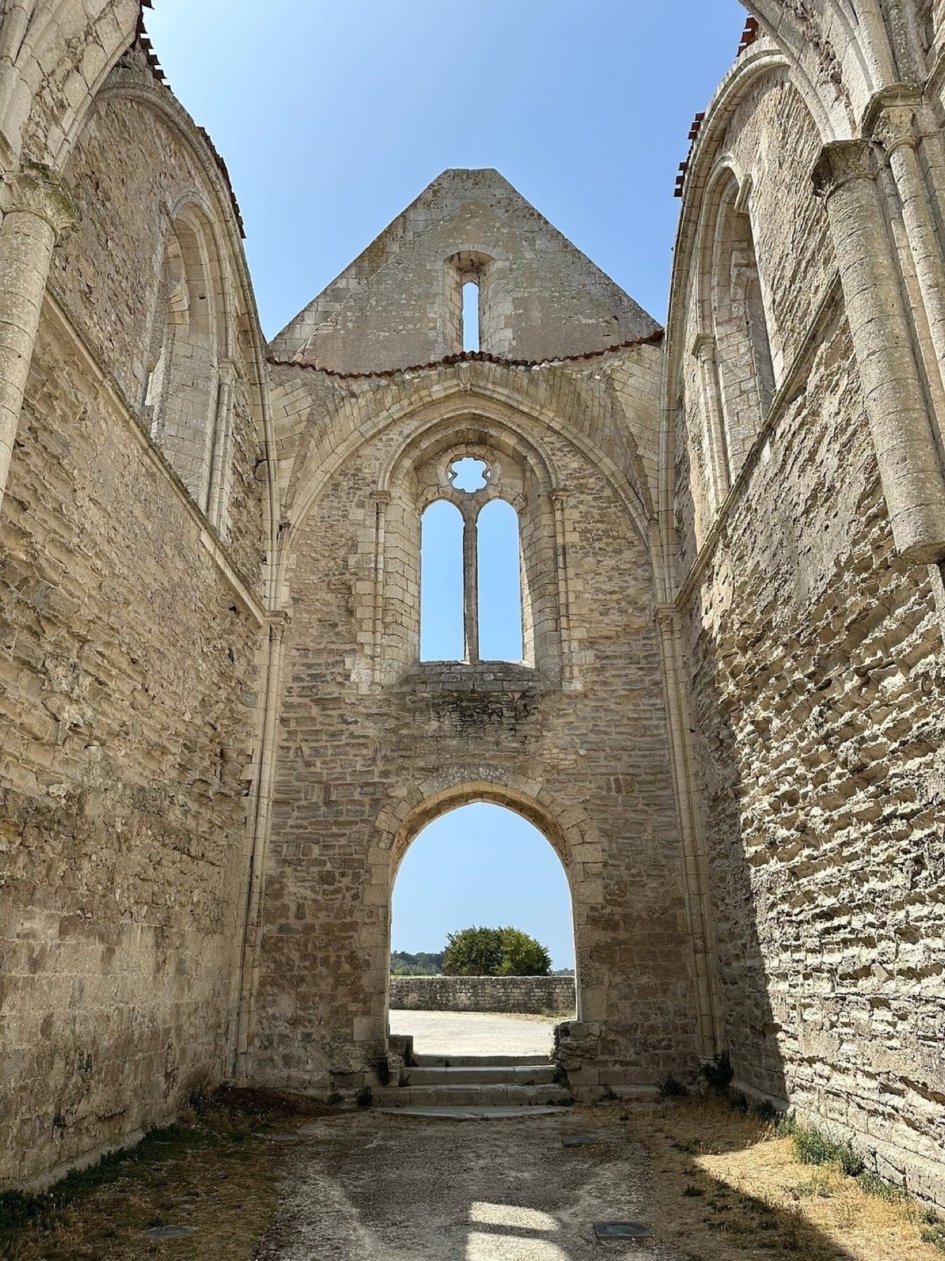 Nef à ciel ouvert de l’Abbaye des Châteliers