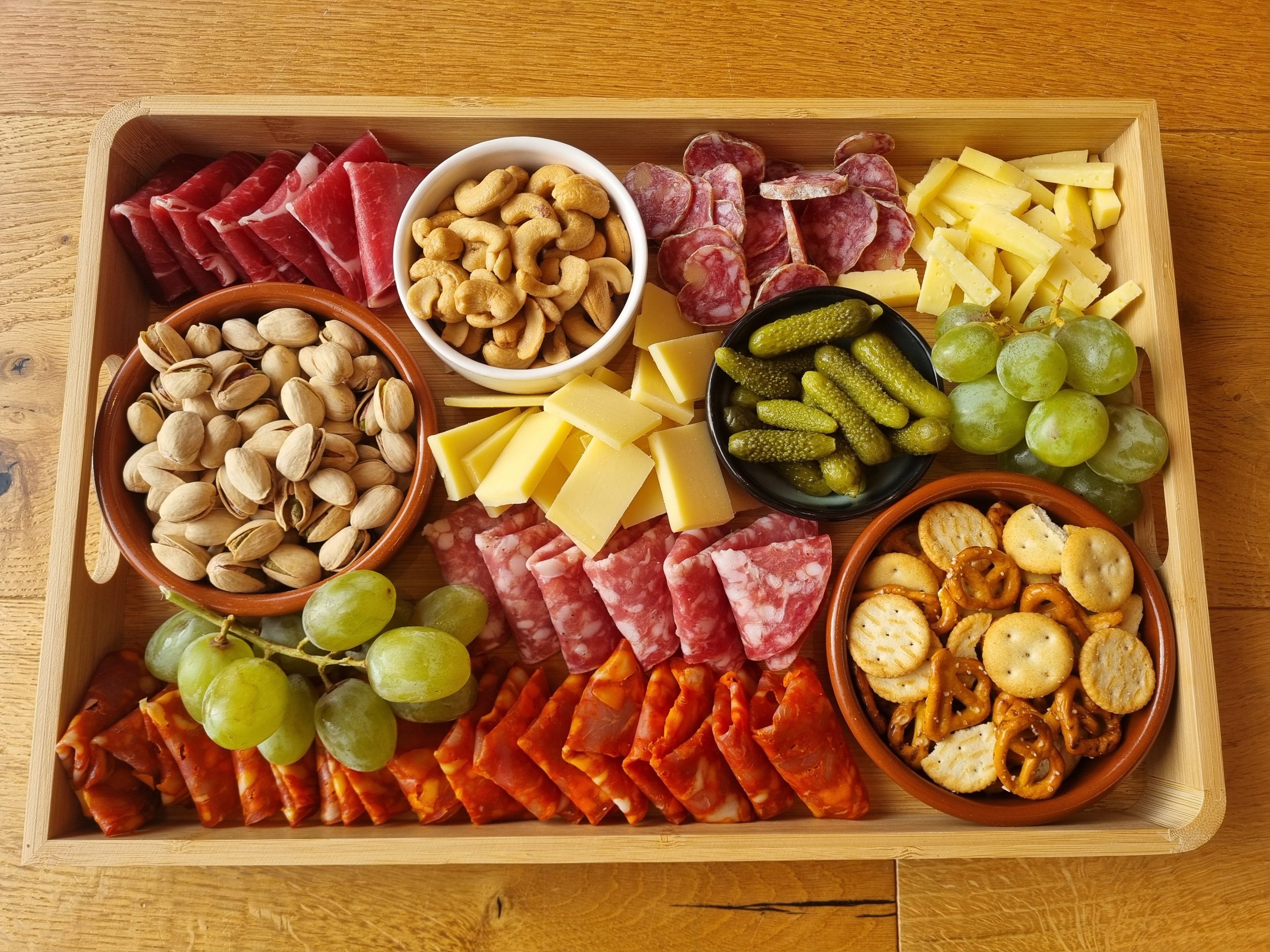 Planche apéritive composée de produits à partager