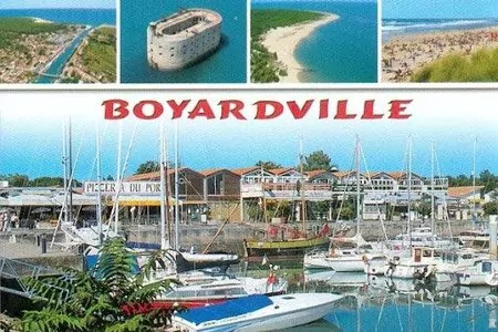 Vue souvenir de Boyardville réunissant le port, Fort Boyard et le littoral