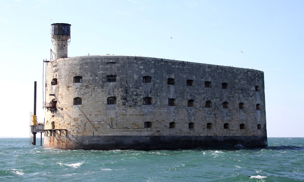 Fort Boyard vu de près depuis l’océan