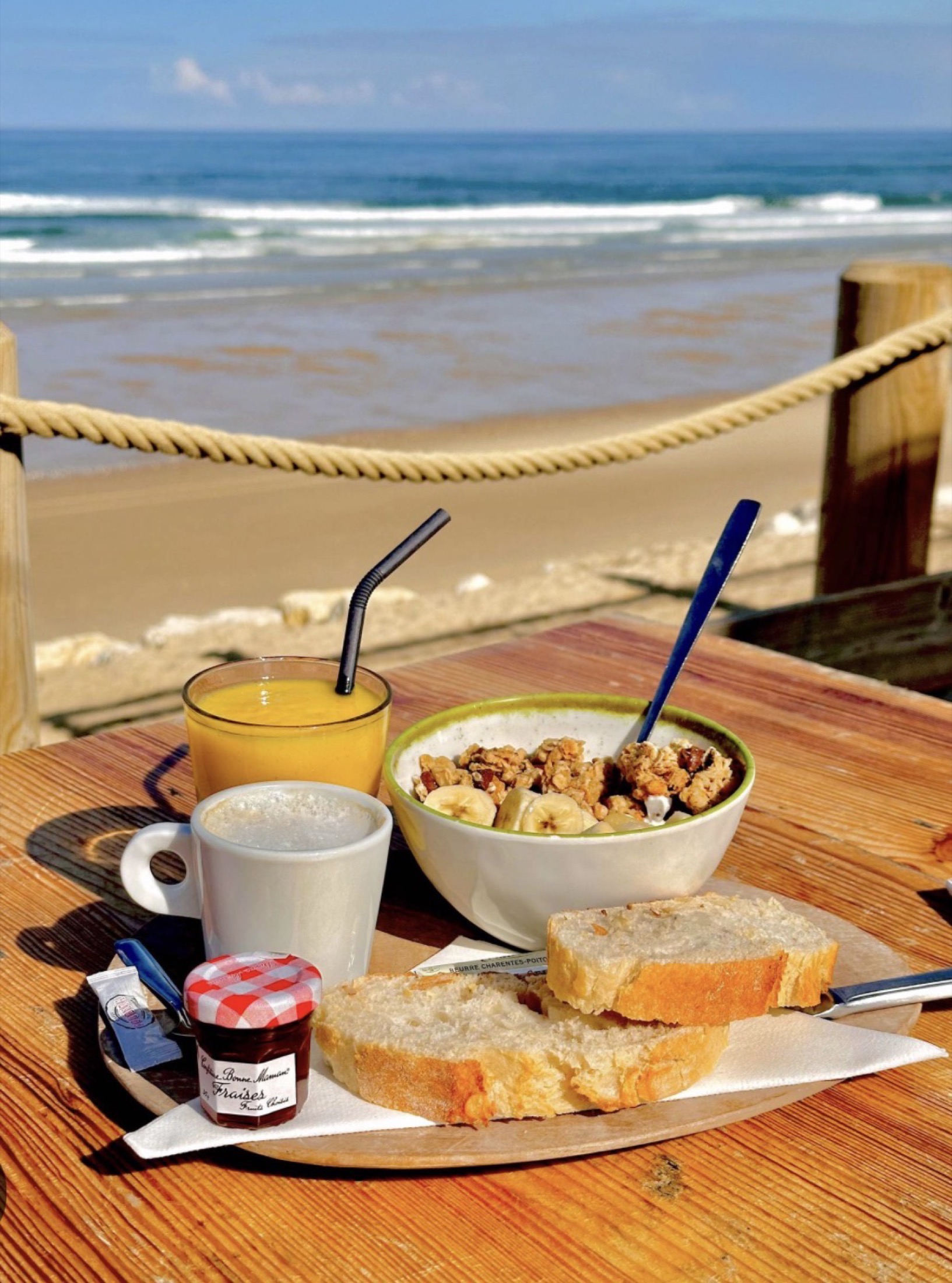 Petit-déjeuner face à l’océan