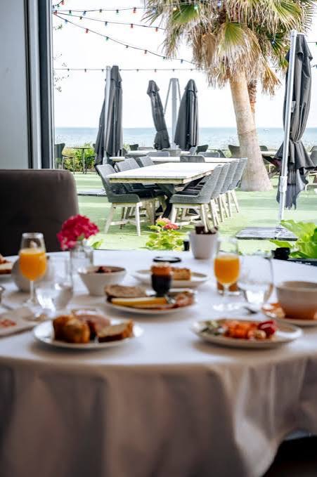 Le brunch du dimanche au Richelieu, face à l’océan, autre moment authentique