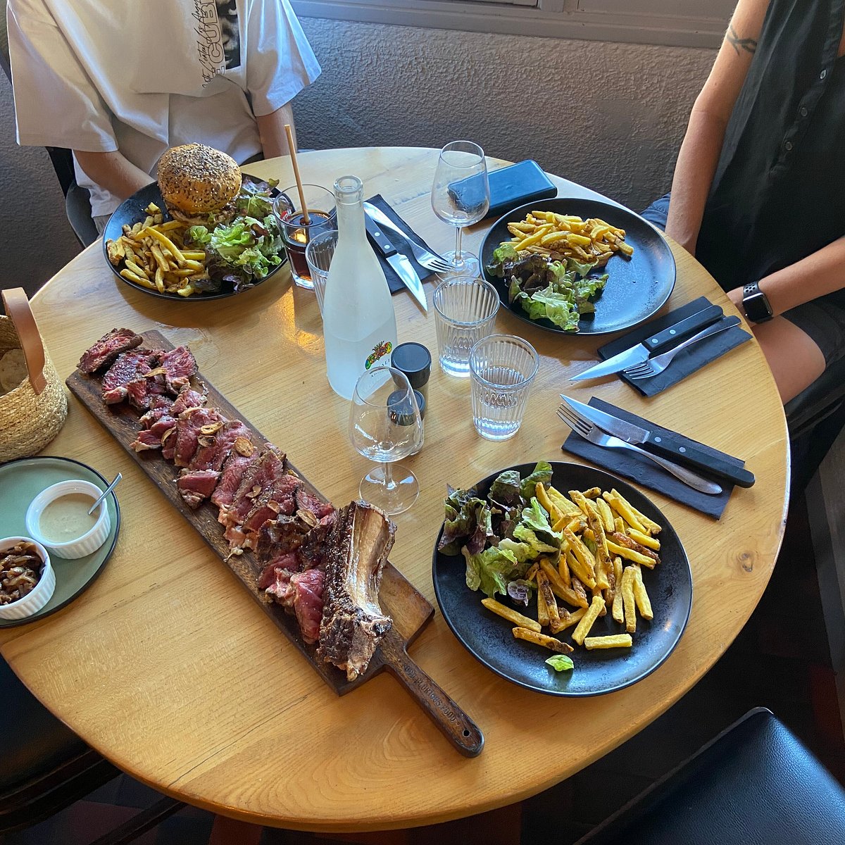Repas convivial partagé au Téthys à Rivedoux-Plage