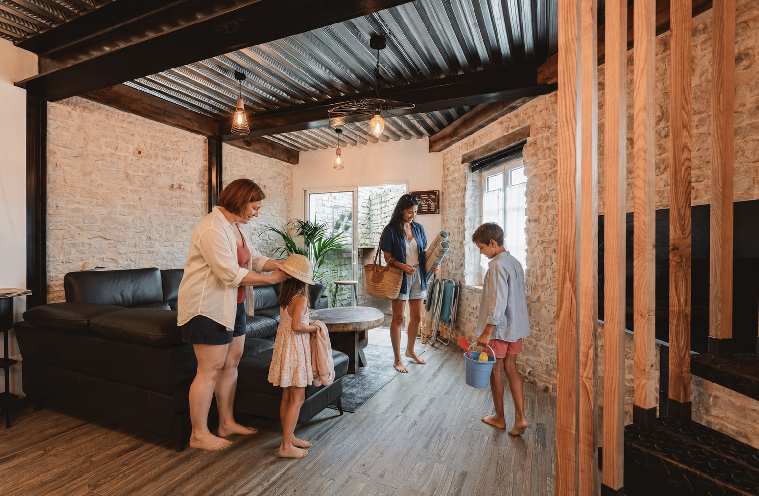 Une famille préparant chapeaux, jeux et tapis avant de partir à la plage
