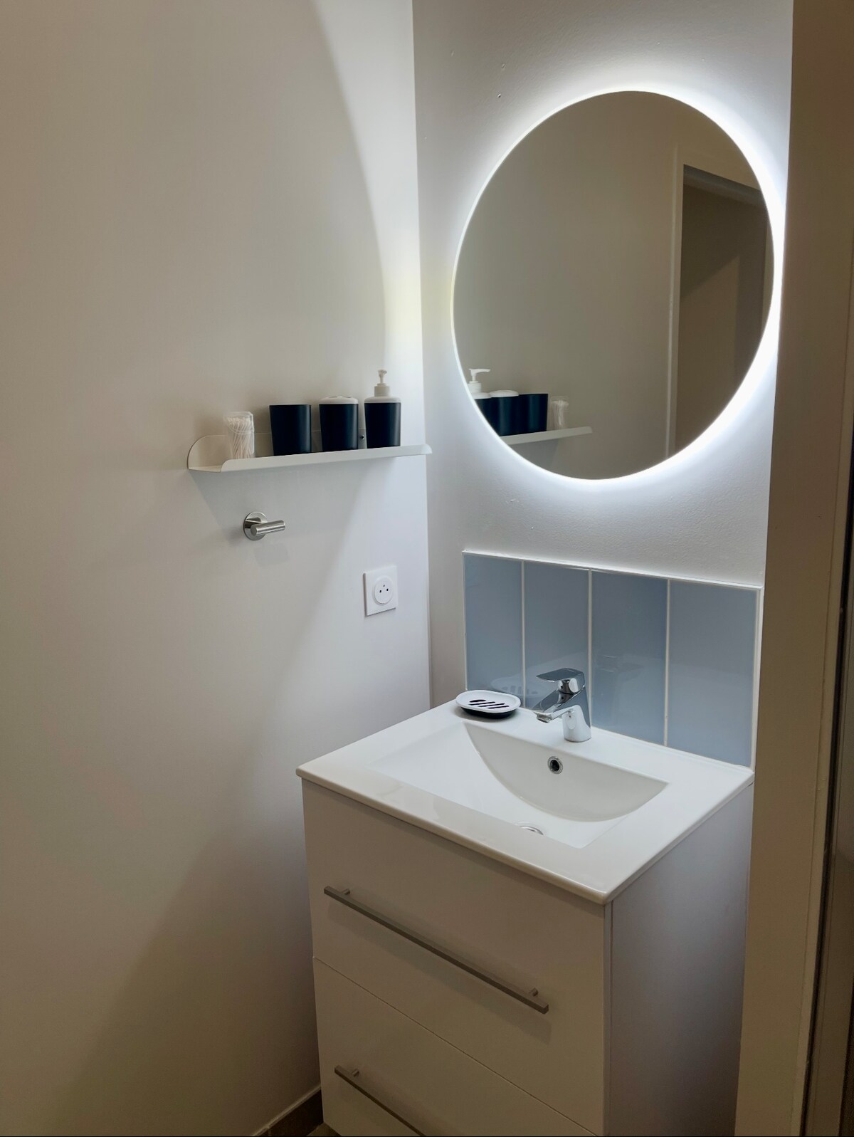 Salle d’eau avec douche à l’italienne