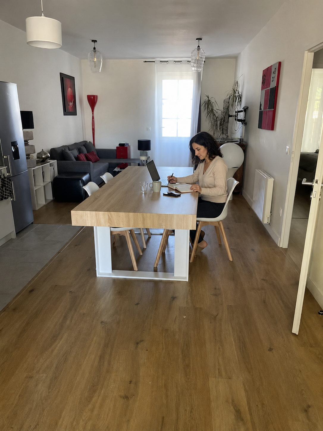 Télétravail à la grande table du Nid d’Été à Boyardville
